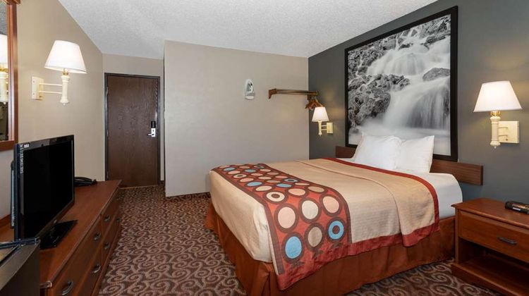 Super 8 Gillette Room