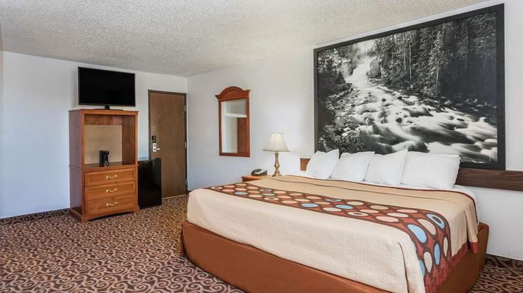Super 8 Gillette Room