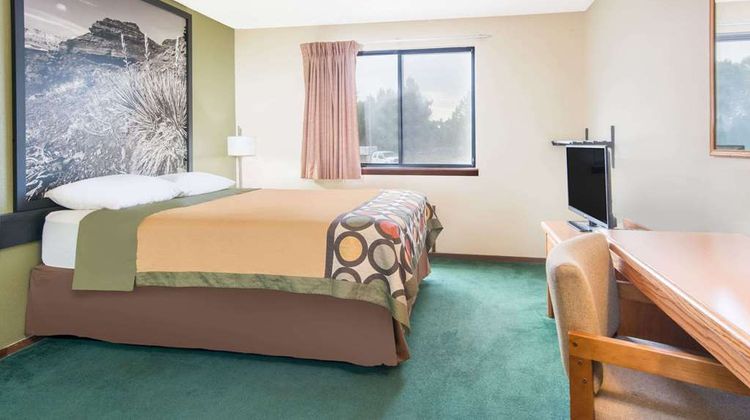Super 8 Buffalo Room