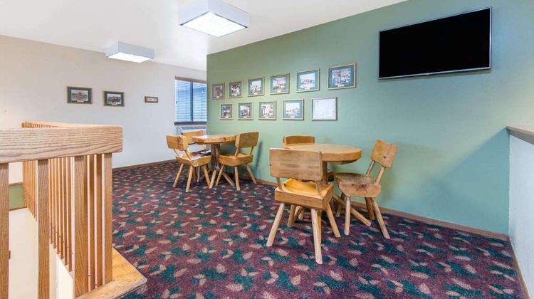Super 8 Buffalo Lobby