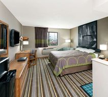 Super 8 Gilman Room