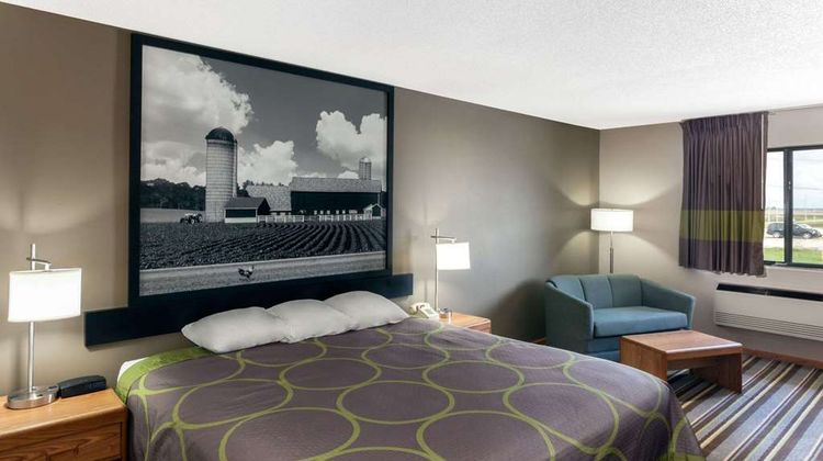 Super 8 Gilman Room