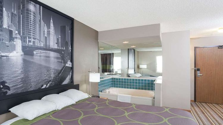 Super 8 Gilman Room