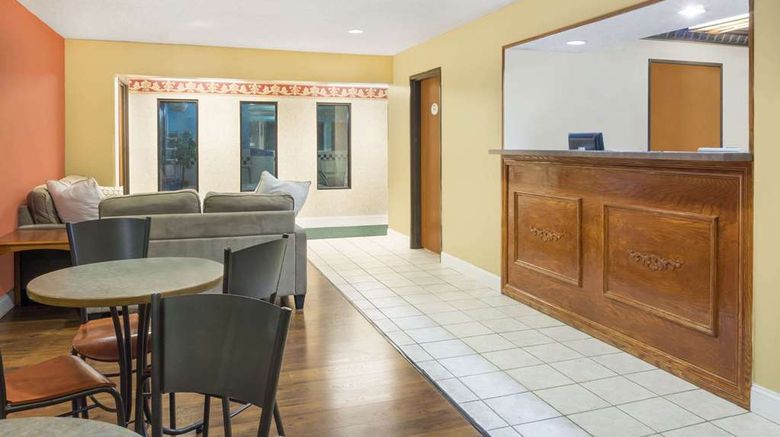 <b>Baymont Inn & Suites Huber Heights Lobby</b>. Images powered by <a href="https://iceportal.shijigroup.com/" title="IcePortal" target="_blank">IcePortal</a>.