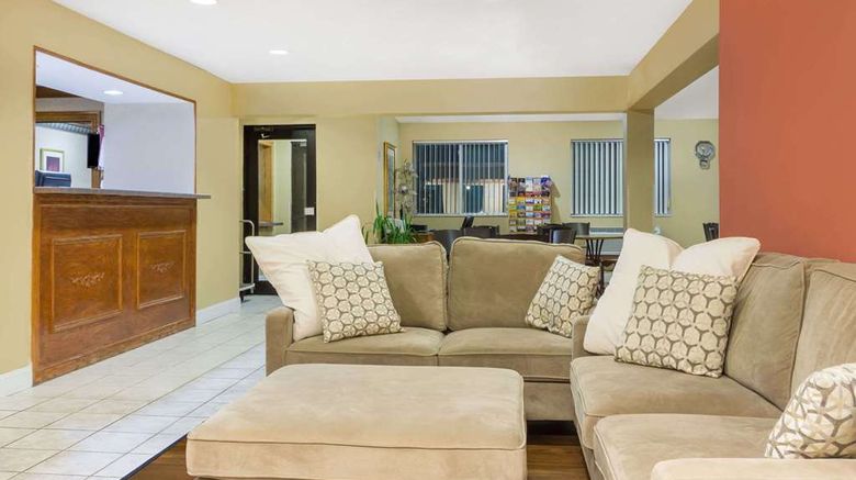 <b>Baymont Inn & Suites Huber Heights Lobby</b>. Images powered by <a href="https://iceportal.shijigroup.com/" title="IcePortal" target="_blank">IcePortal</a>.