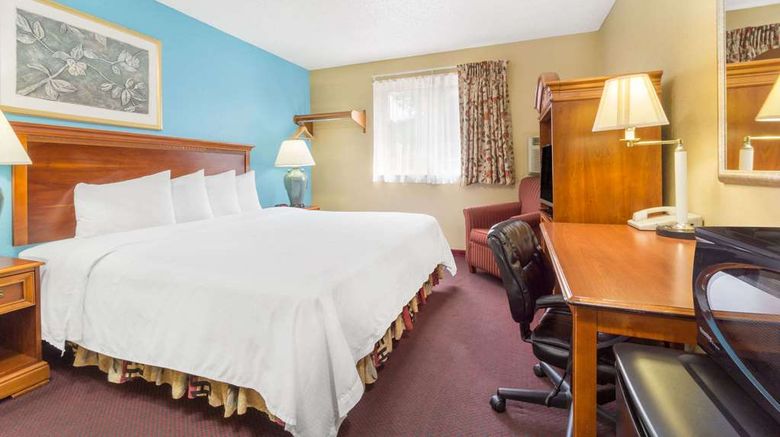 <b>Baymont Inn & Suites Huber Heights Room</b>. Images powered by <a href="https://iceportal.shijigroup.com/" title="IcePortal" target="_blank">IcePortal</a>.