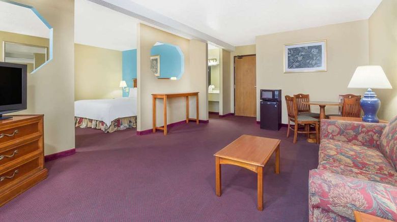 <b>Baymont Inn & Suites Huber Heights Suite</b>. Images powered by <a href="https://iceportal.shijigroup.com/" title="IcePortal" target="_blank">IcePortal</a>.