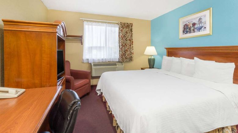 <b>Baymont Inn & Suites Huber Heights Room</b>. Images powered by <a href="https://iceportal.shijigroup.com/" title="IcePortal" target="_blank">IcePortal</a>.