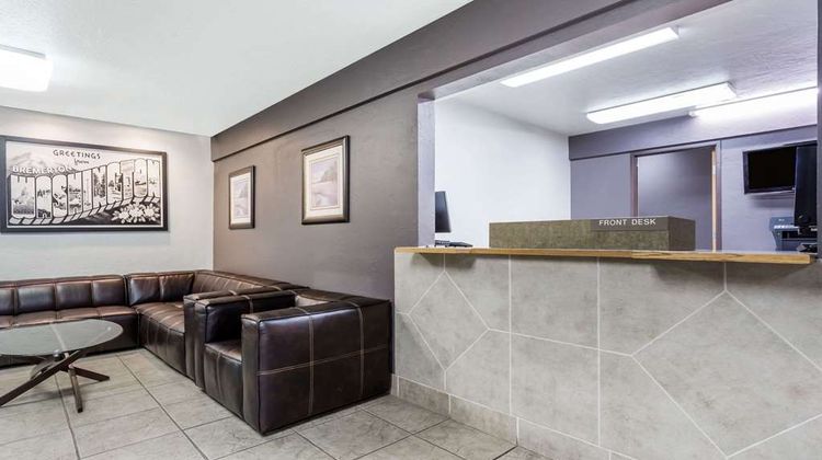 Super 8 Bremerton Lobby
