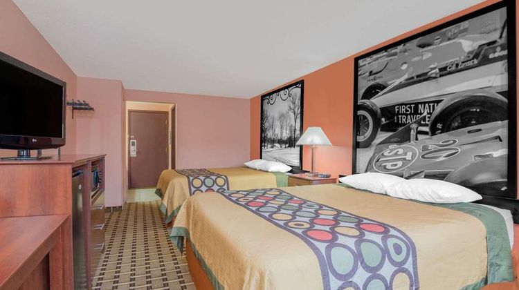 Super 8 Shelbyville Room