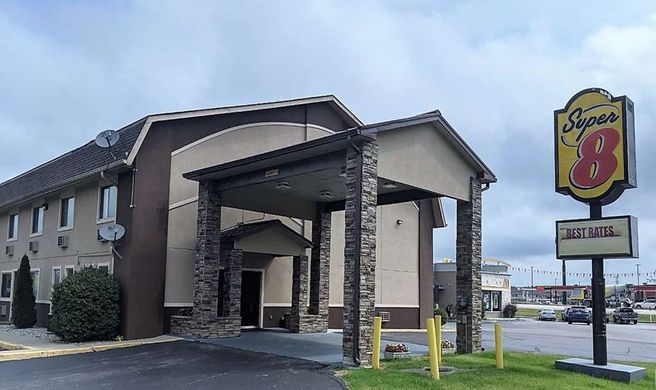 Super 8 Shelbyville Exterior