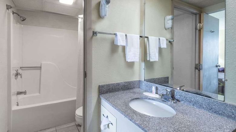 <b>Super 8 Wapakoneta Room</b>. Images powered by <a href="https://iceportal.shijigroup.com/" title="IcePortal" target="_blank">IcePortal</a>.