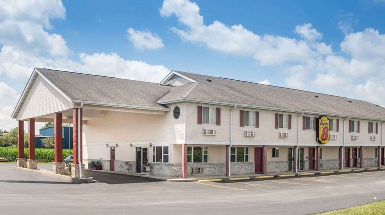 Super 8 Wapakoneta Exterior. Images powered by <a href="https://iceportal.shijigroup.com" target="_blank" rel="noopener">Ice Portal</a>.