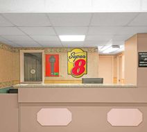 Super 8 Wapakoneta Lobby