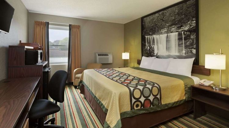 Super 8 Tuscola Room