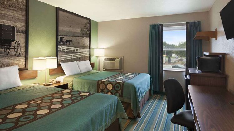 Super 8 Tuscola Room