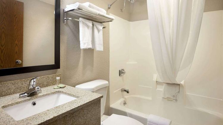 Super 8 Tuscola Room