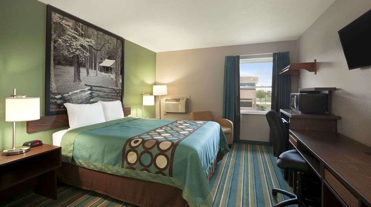 Super 8 Tuscola Room
