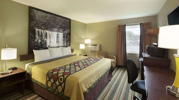 Super 8 Tuscola Room