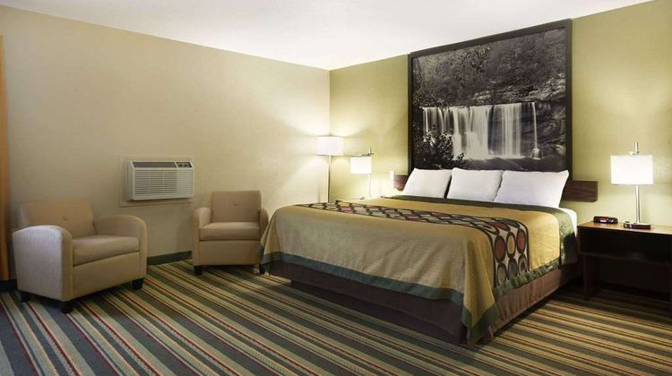 Super 8 Tuscola Suite