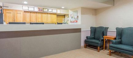 Super 8 St. Charles Lobby