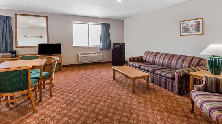 <b>Super 8 St. Charles Suite</b>. Images powered by <a href="https://iceportal.shijigroup.com/" title="IcePortal" target="_blank">IcePortal</a>.