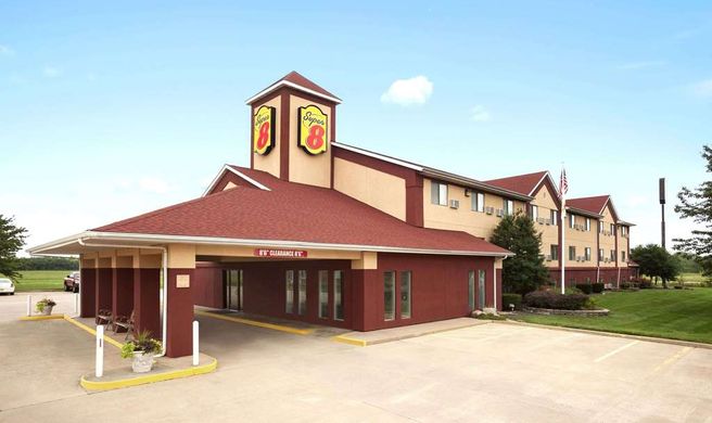 Super 8 Salem Exterior
