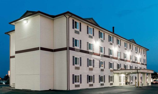 Super 8 Springfield East Exterior