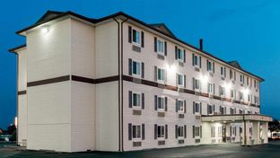 Super 8 Springfield East