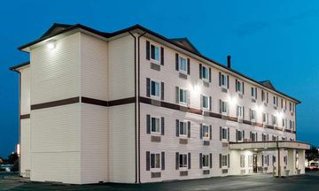 Super 8 Springfield East