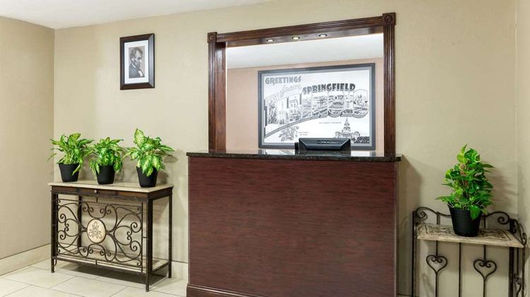 Super 8 Springfield East Lobby