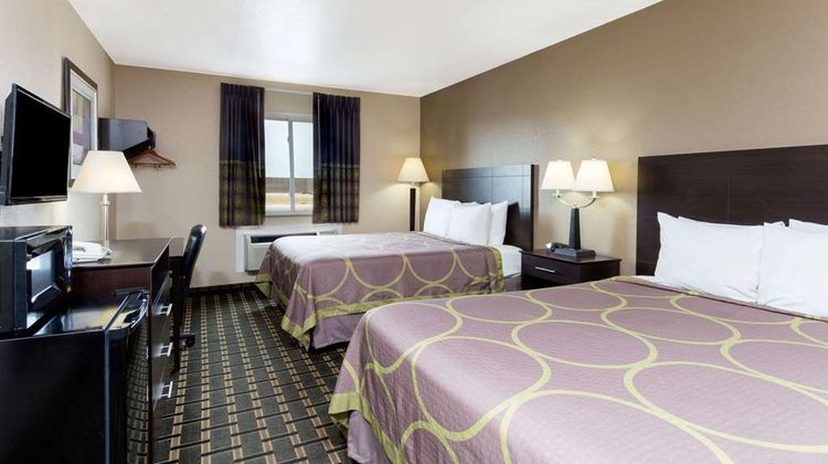 Super 8 Springfield East Room