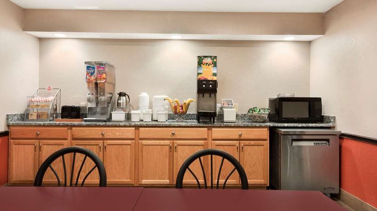 Super 8 Rantoul Restaurant