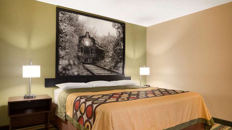 Super 8 Rantoul Suite