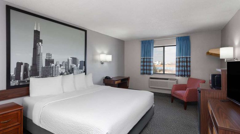<b>Super 8 Romeoville Bolingbrook Room</b>. Images powered by <a href="https://iceportal.shijigroup.com/" title="IcePortal" target="_blank">IcePortal</a>.