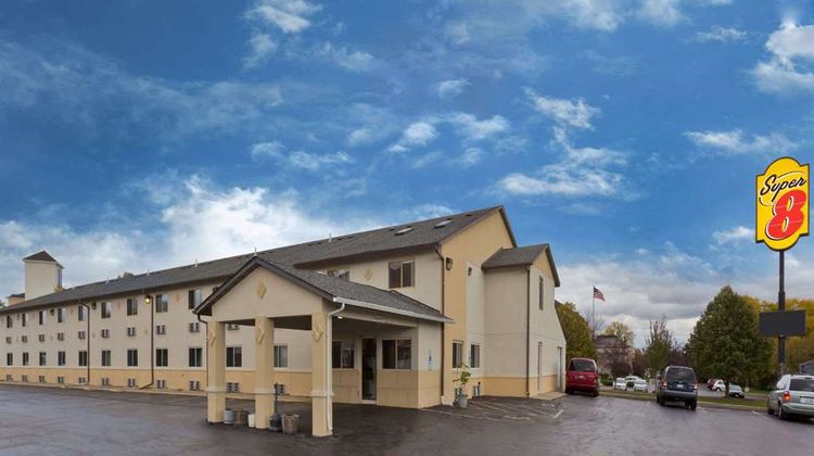 Super 8 Rockford Exterior