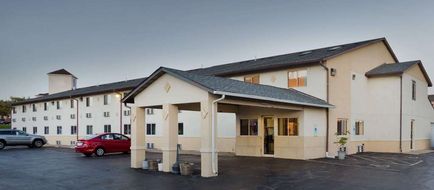 Super 8 Rockford Exterior