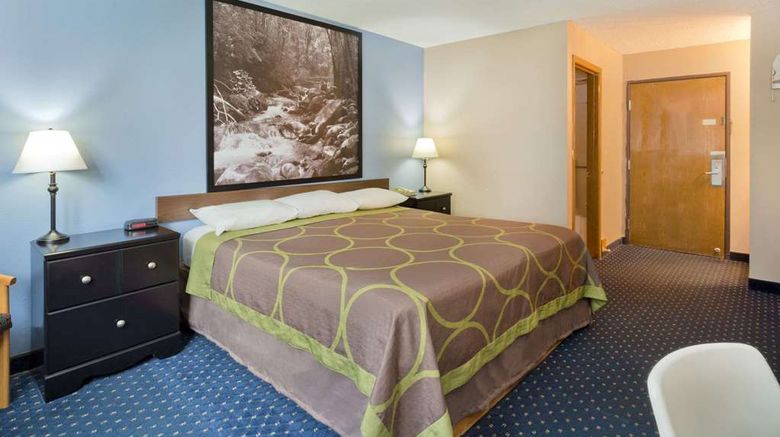 <b>Super 8 Rockford Room</b>. Images powered by <a href="https://iceportal.shijigroup.com/" title="IcePortal" target="_blank">IcePortal</a>.