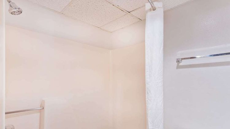 Super 8 Rockford Room