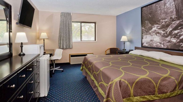 <b>Super 8 Rockford Room</b>. Images powered by <a href="https://iceportal.shijigroup.com/" title="IcePortal" target="_blank">IcePortal</a>.