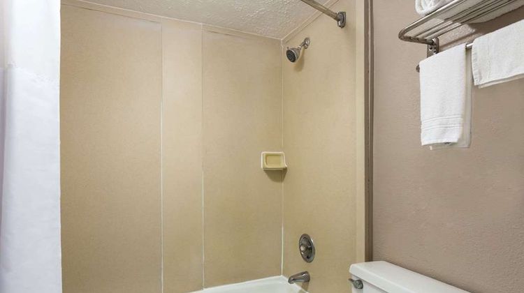 Super 8 Locust Grove Room