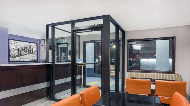 Super 8 Locust Grove Lobby