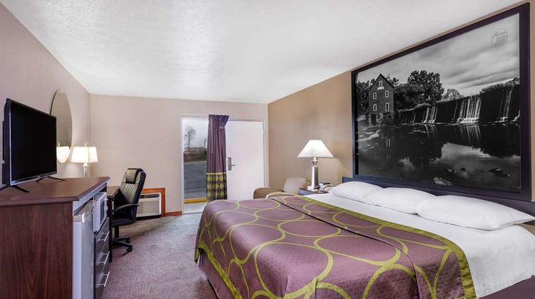 Super 8 Locust Grove Room