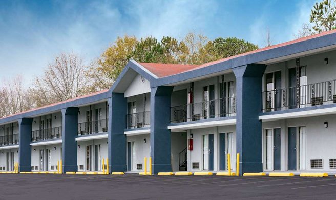 Super 8 Locust Grove Exterior