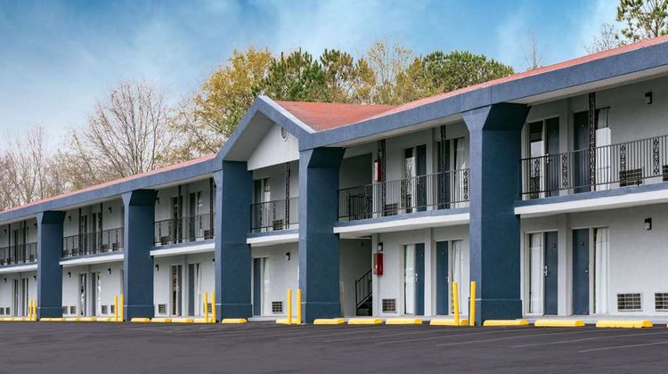 Super 8 Locust Grove Exterior