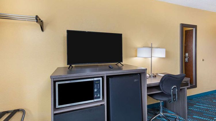 Super 8 Somerset Room