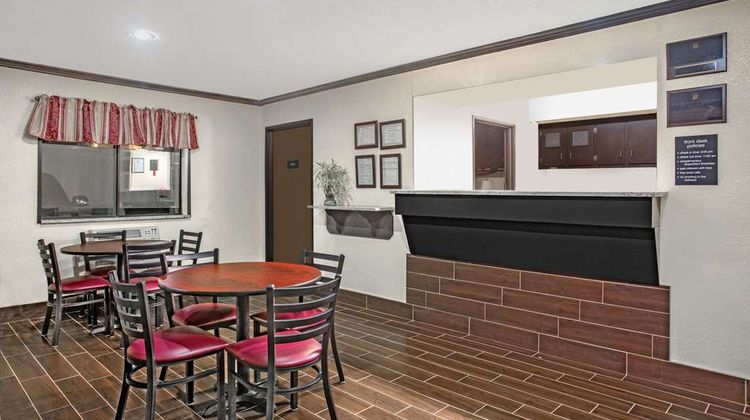 Super 8 Douglas Lobby