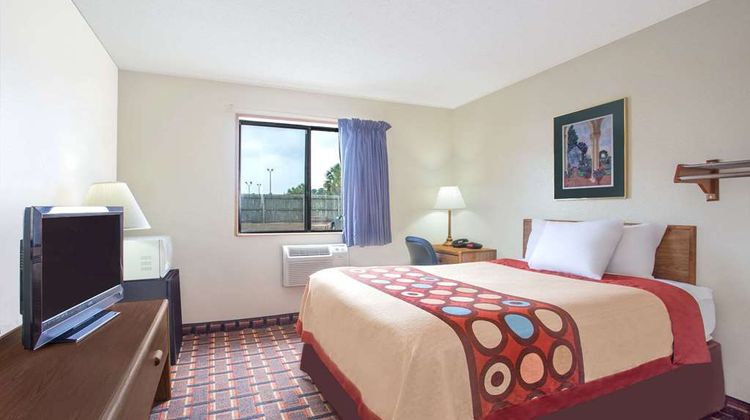 Super 8 Douglas Room