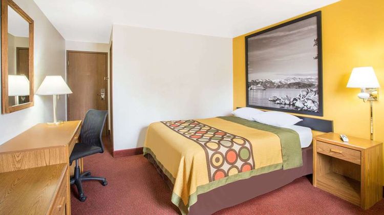 Super 8 Elko Room