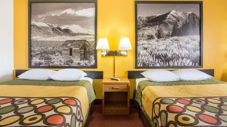 Super 8 Elko Room